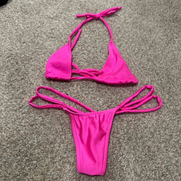 Pink thong bikini set - Picture 2 of 3